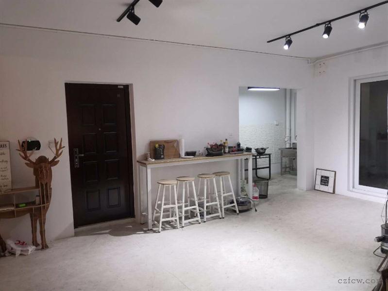 龙湖龙誉城毛坯3/2/3朝南好房395万