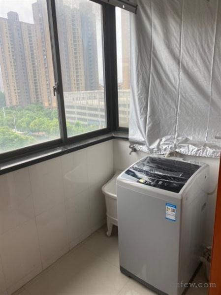 玲珑花园精装1/1/1朝南好房1300元/月