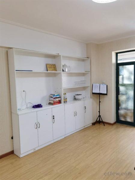 鹏欣丽都精装1/1/1朝南好房1700元/月