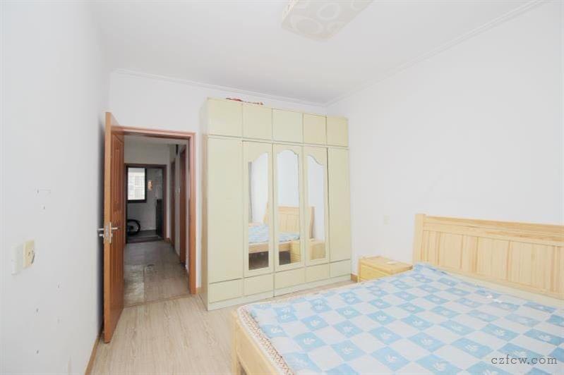 新城蓝钻北区经典两房户型新城物业管理家电家具齐全房东诚心出售