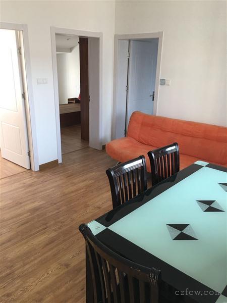 花之园二期精装2/1/1朝南好房1500元/月