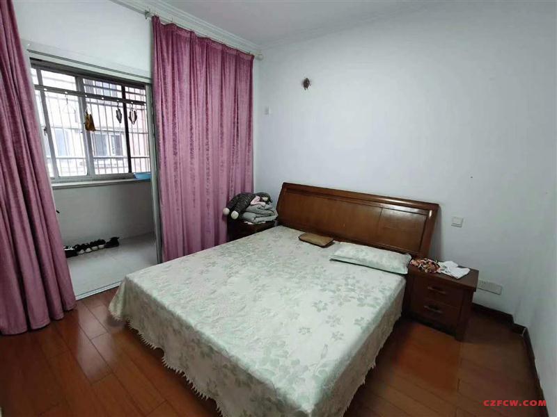 花之园二期精装5/3/3朝南好房155万