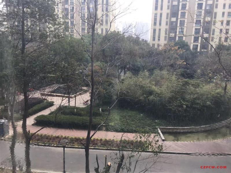 低价出售世茂香槟湖3室2厅2卫