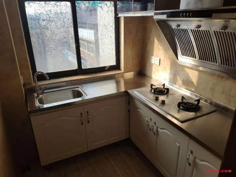 花园新村两厅三室朝南精致装修设施齐全