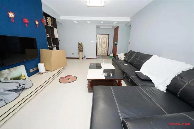 精装三房两厅两卫双阳台出售！！！